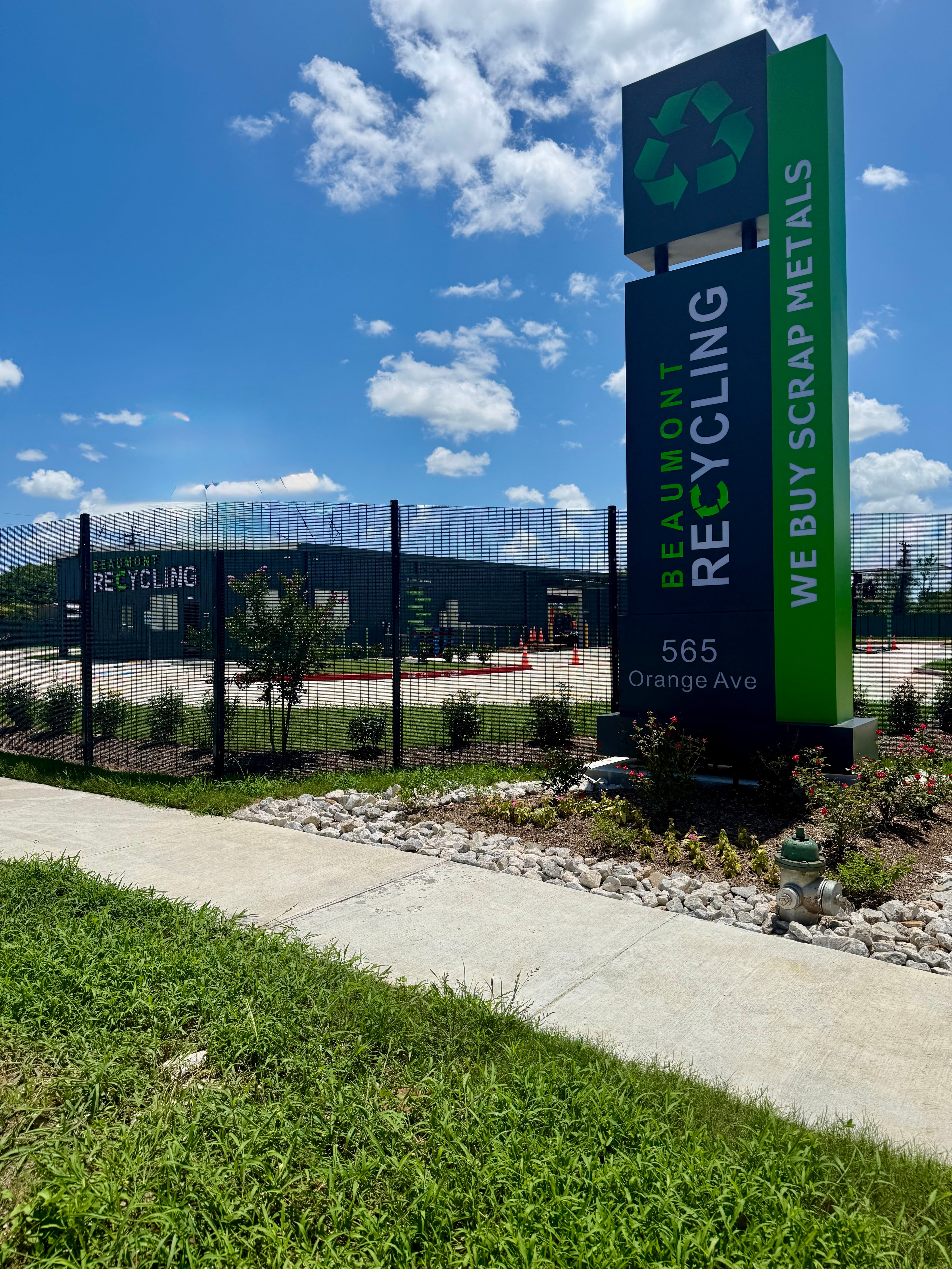 Beaumont Recycling pole sign at 565 Orange Ave